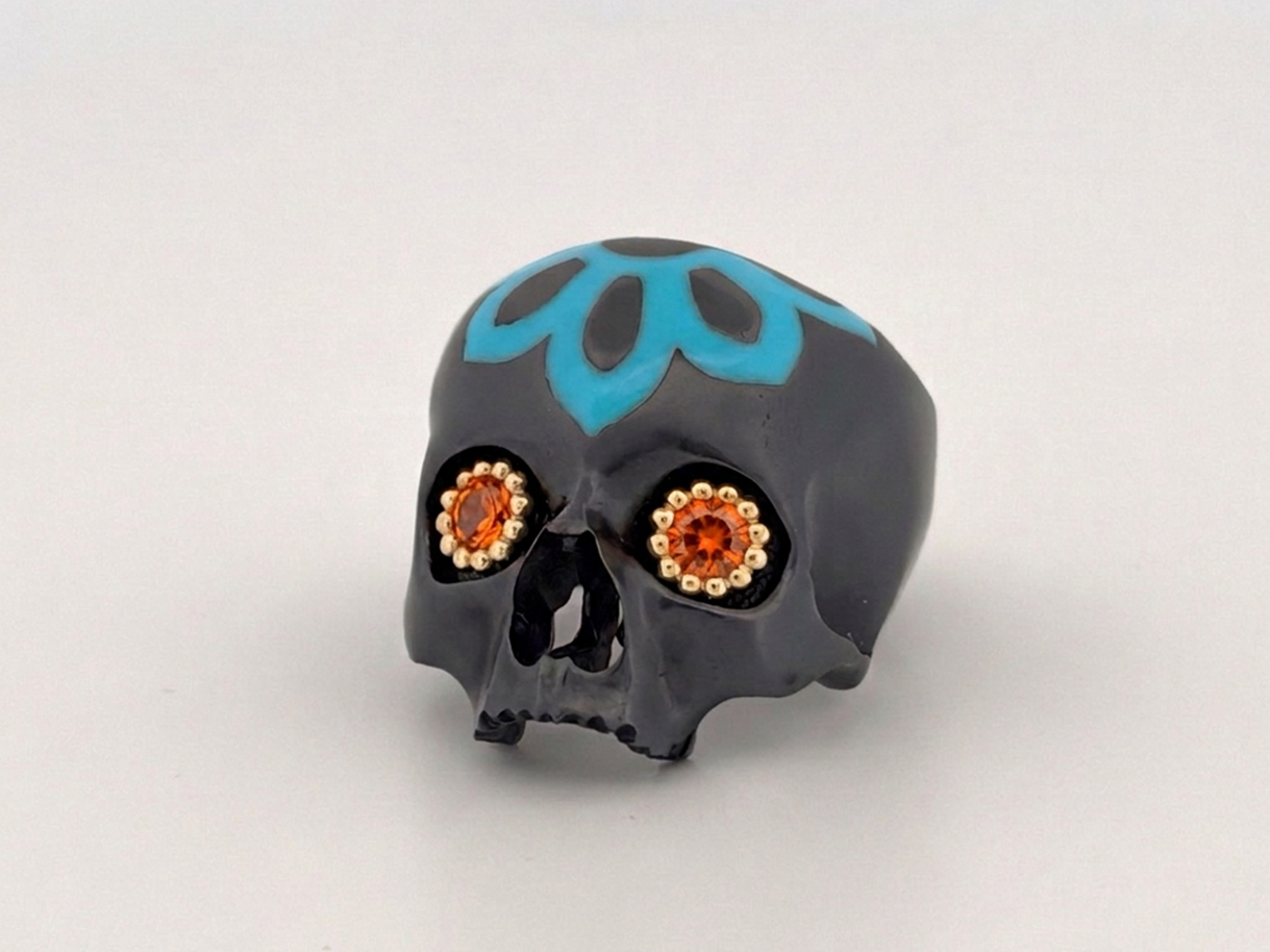 Bague Calavera en titane noir, laque turquoise et saphirs orange sertis d'or